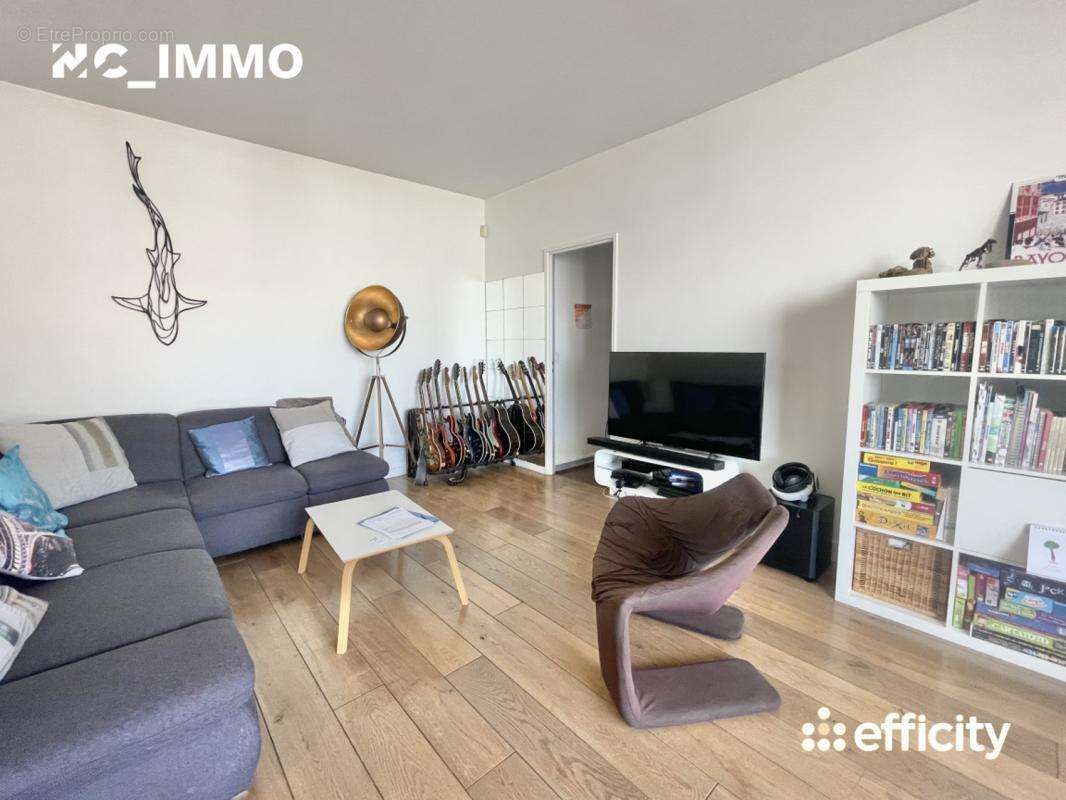 Appartement à PARIS-19E