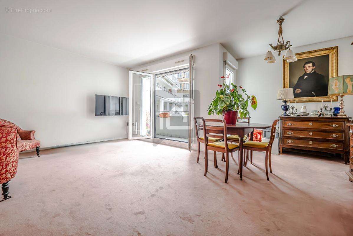 Appartement à ISSY-LES-MOULINEAUX