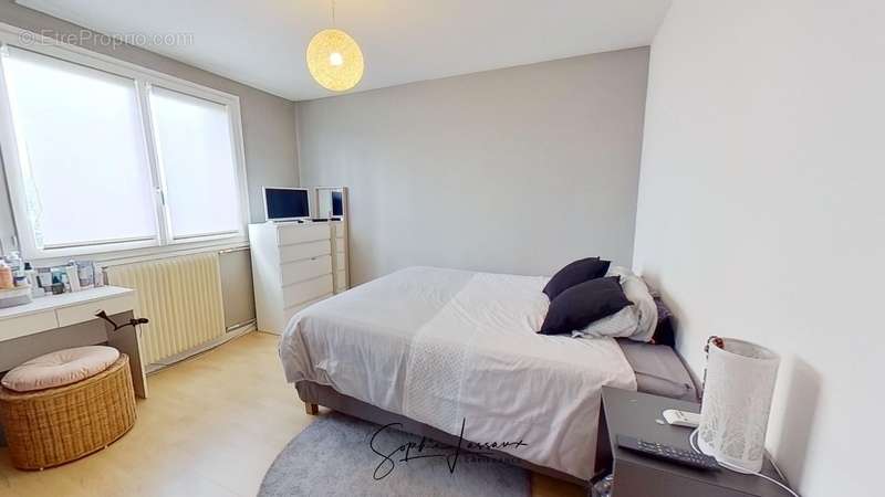 Appartement à LES CLAYES-SOUS-BOIS