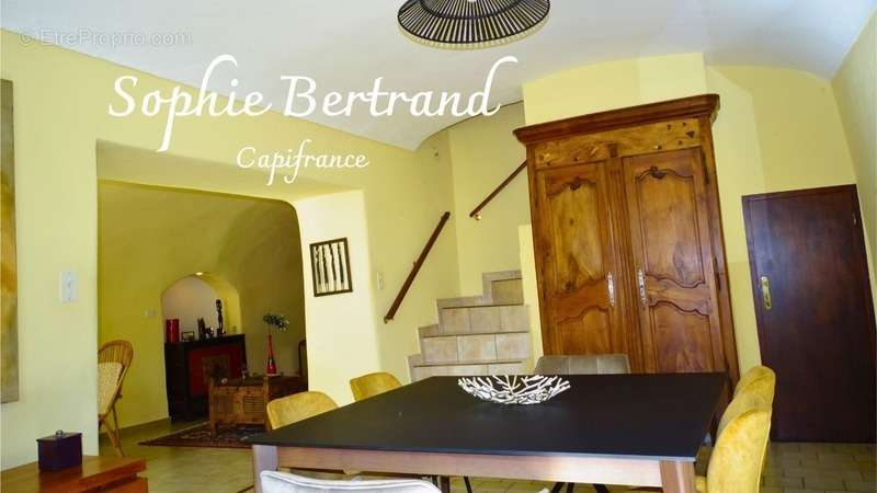 Appartement à ROCHEMAURE