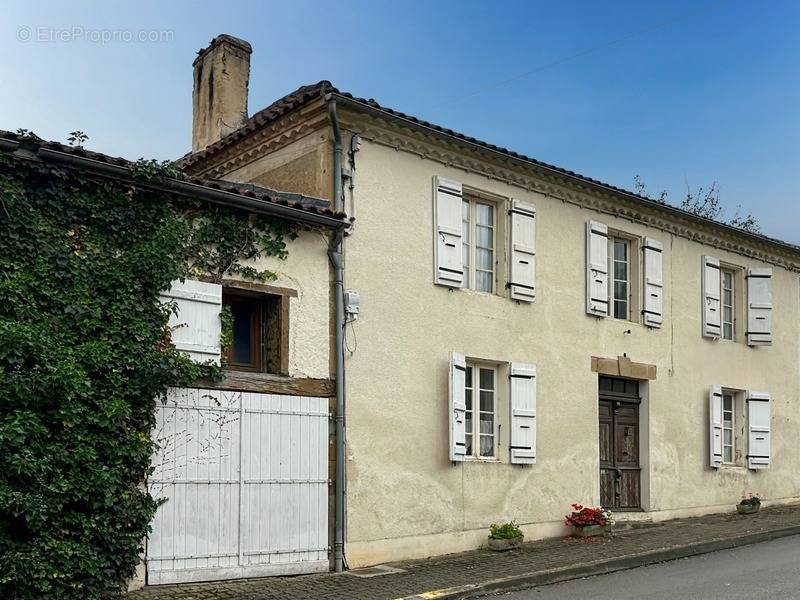 Maison à BASSOUES