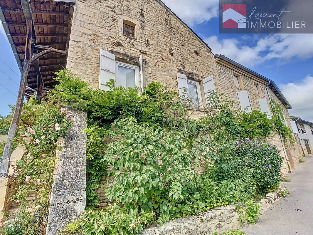 Maison à LUGNY