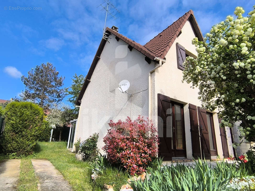 Maison à LA VILLE-DU-BOIS