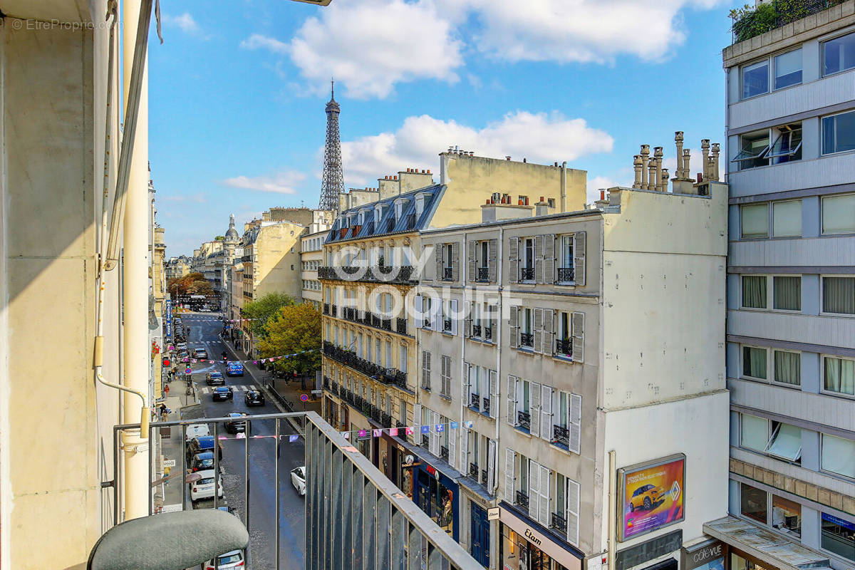 Appartement à PARIS-16E