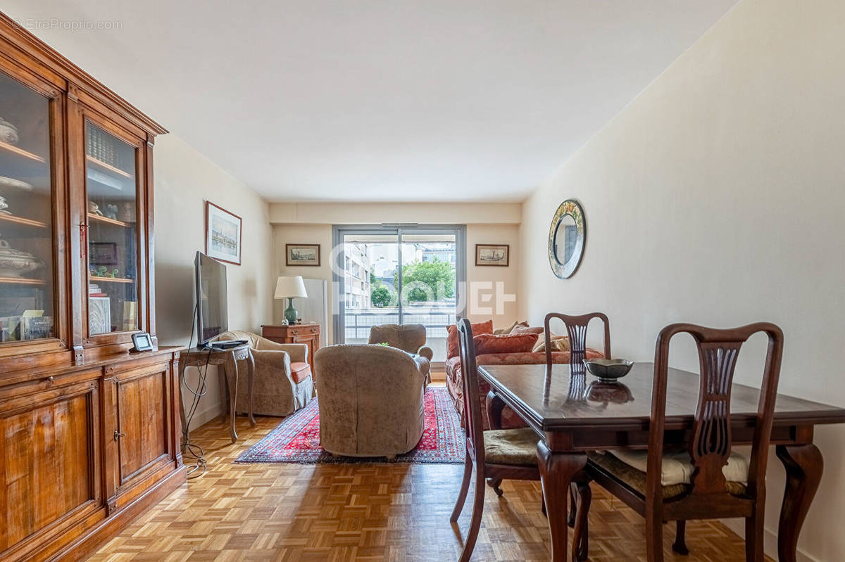 Appartement à PARIS-15E