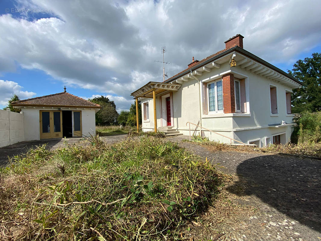 Maison à SAINT-BONNET-DE-JOUX