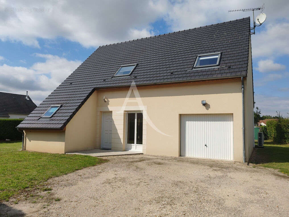 Maison à CANDE-SUR-BEUVRON