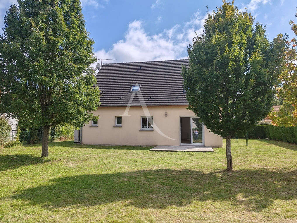 Maison à CANDE-SUR-BEUVRON