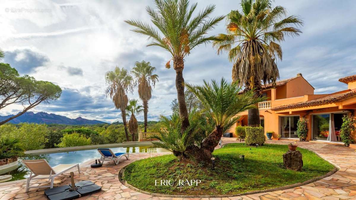 Photo 2 - Maison à ROQUEBRUNE-SUR-ARGENS