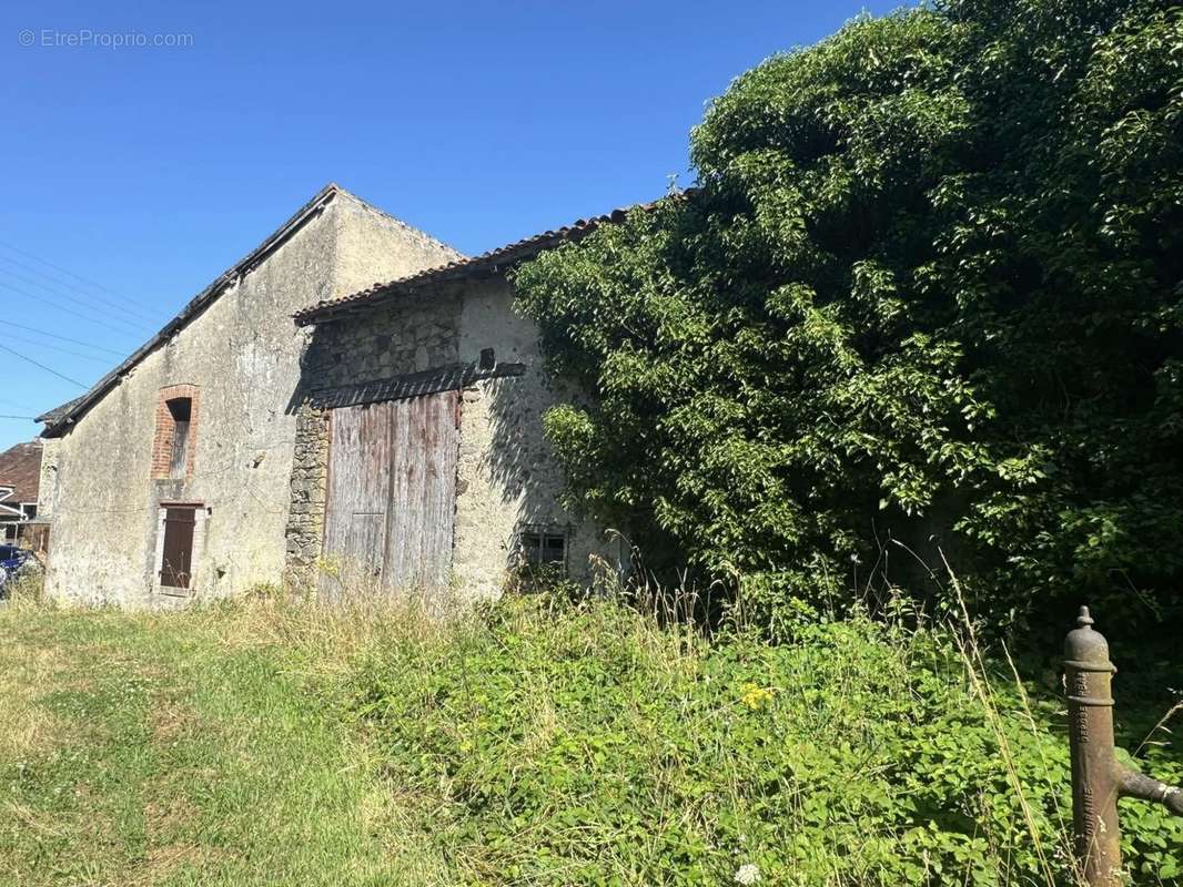 Maison à MAGNAC-LAVAL