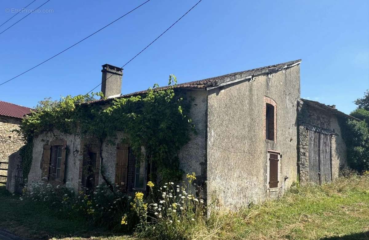 Maison à MAGNAC-LAVAL