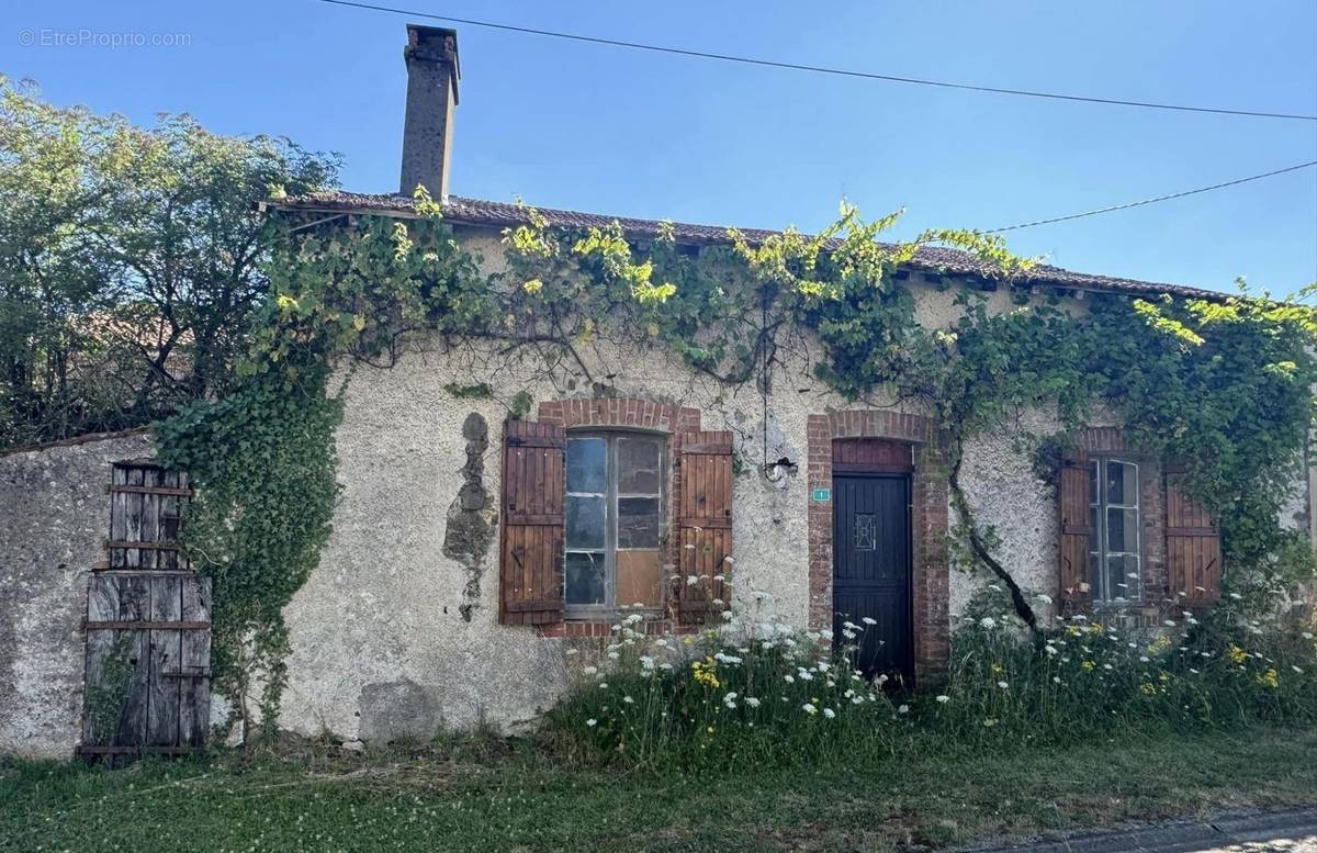 Maison à MAGNAC-LAVAL