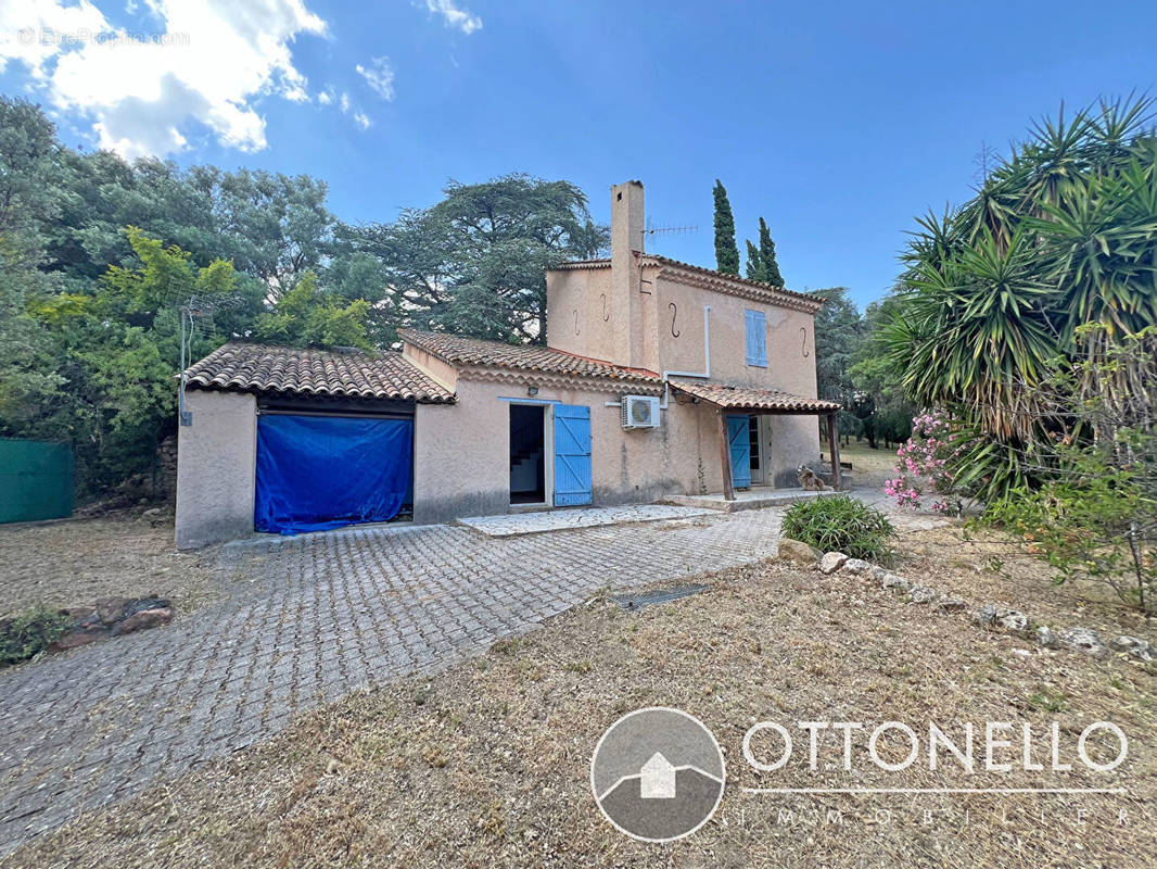 Maison à ROQUEBRUNE-SUR-ARGENS