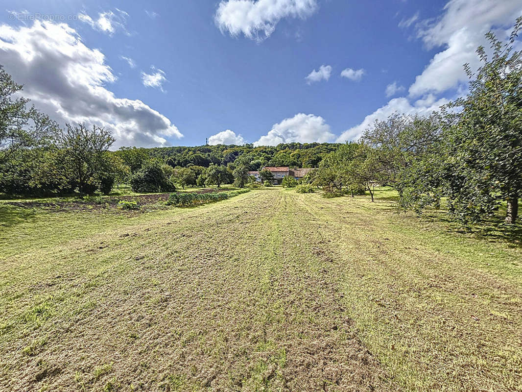 Maison à FREMEREVILLE-SOUS-LES-COTES