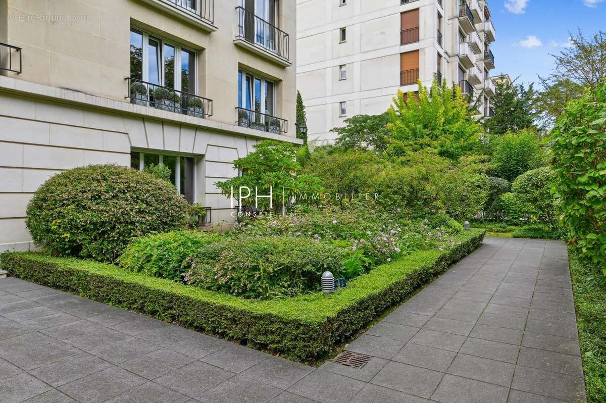 Appartement à NEUILLY-SUR-SEINE