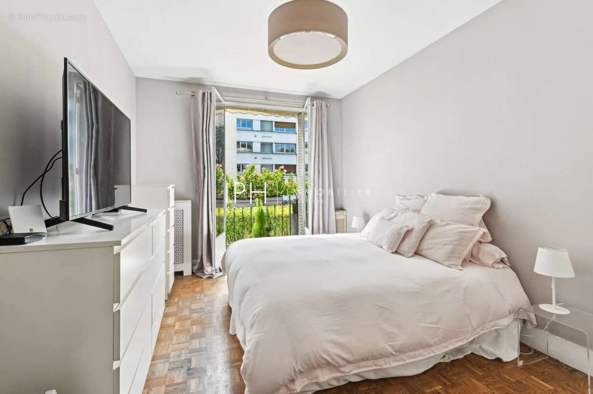 Appartement à NEUILLY-SUR-SEINE