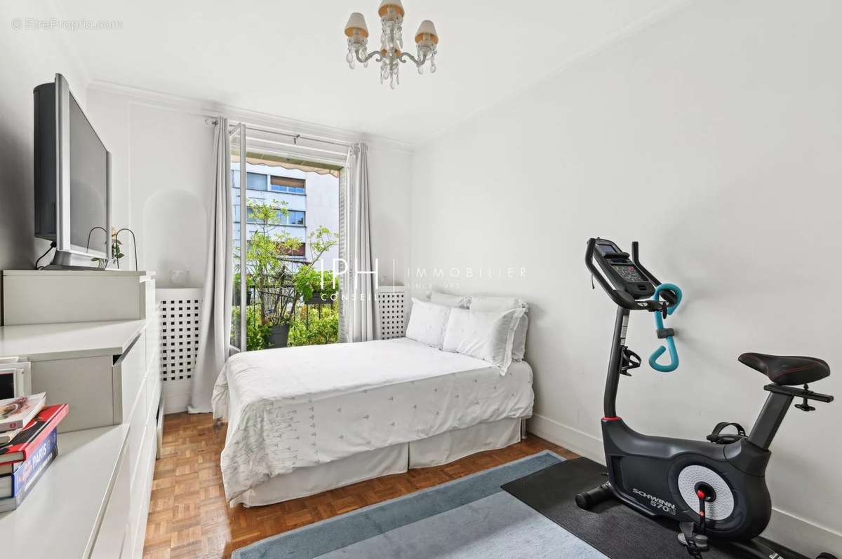 Appartement à NEUILLY-SUR-SEINE