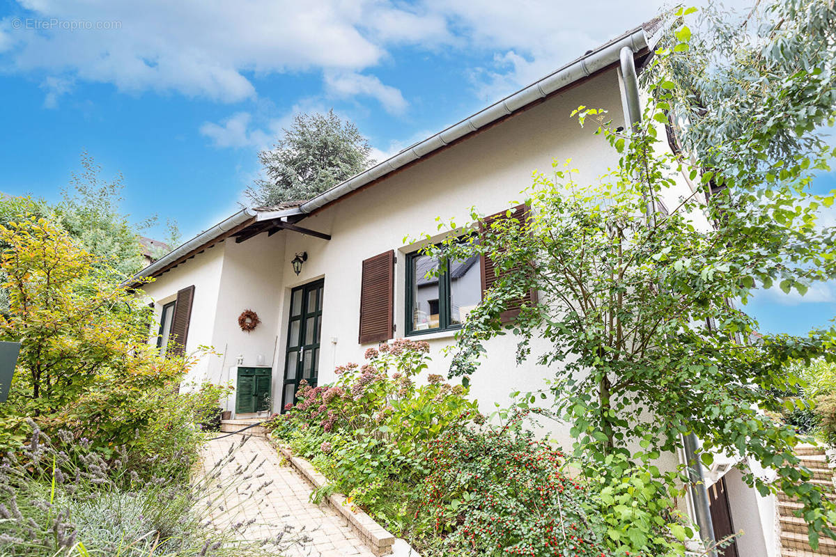 Maison à VERRIERES-LE-BUISSON