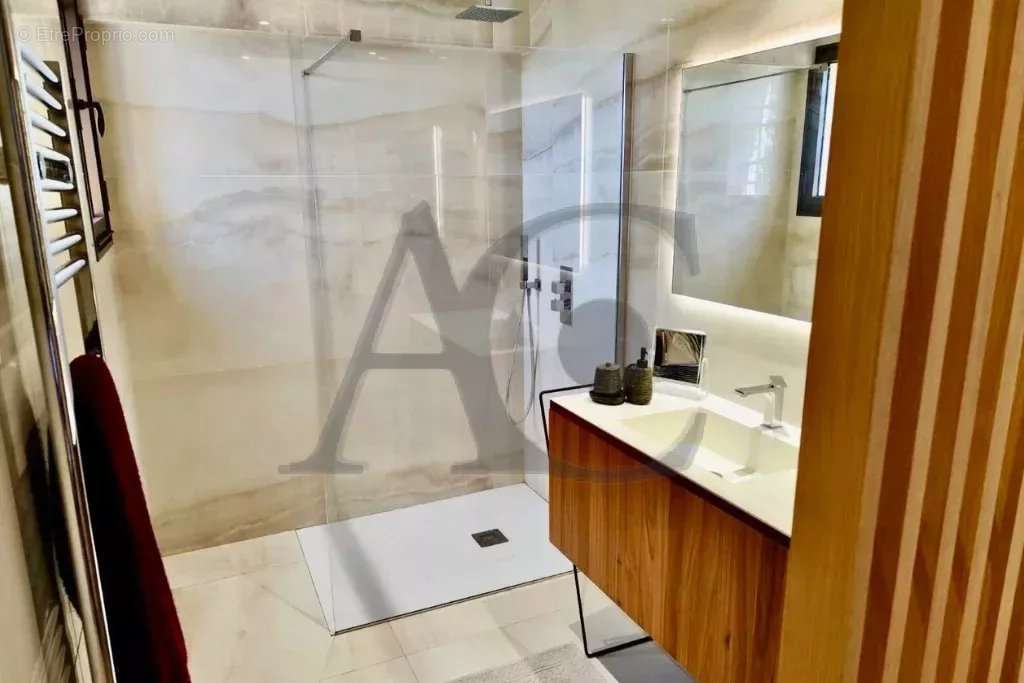 Appartement à VILLENEUVE-LOUBET