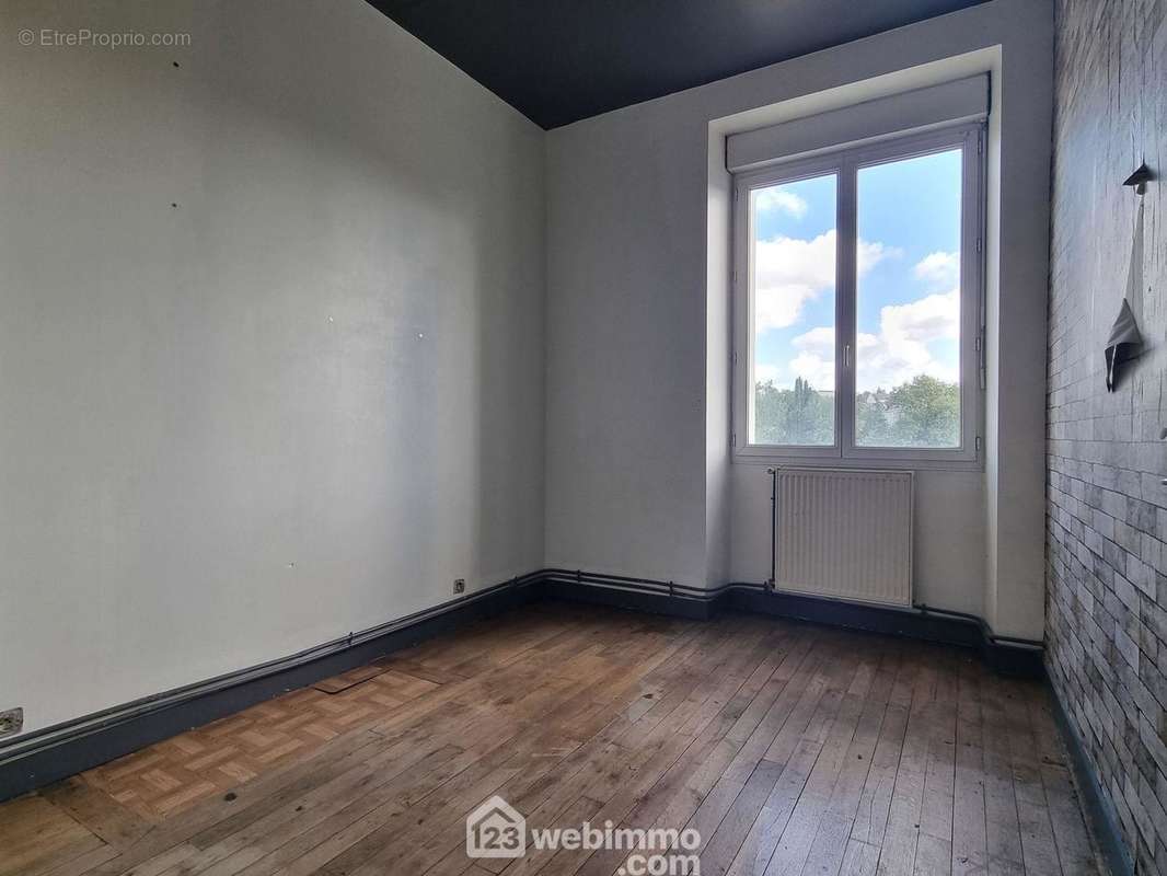 De 9 et 14 m2, - Appartement à POITIERS