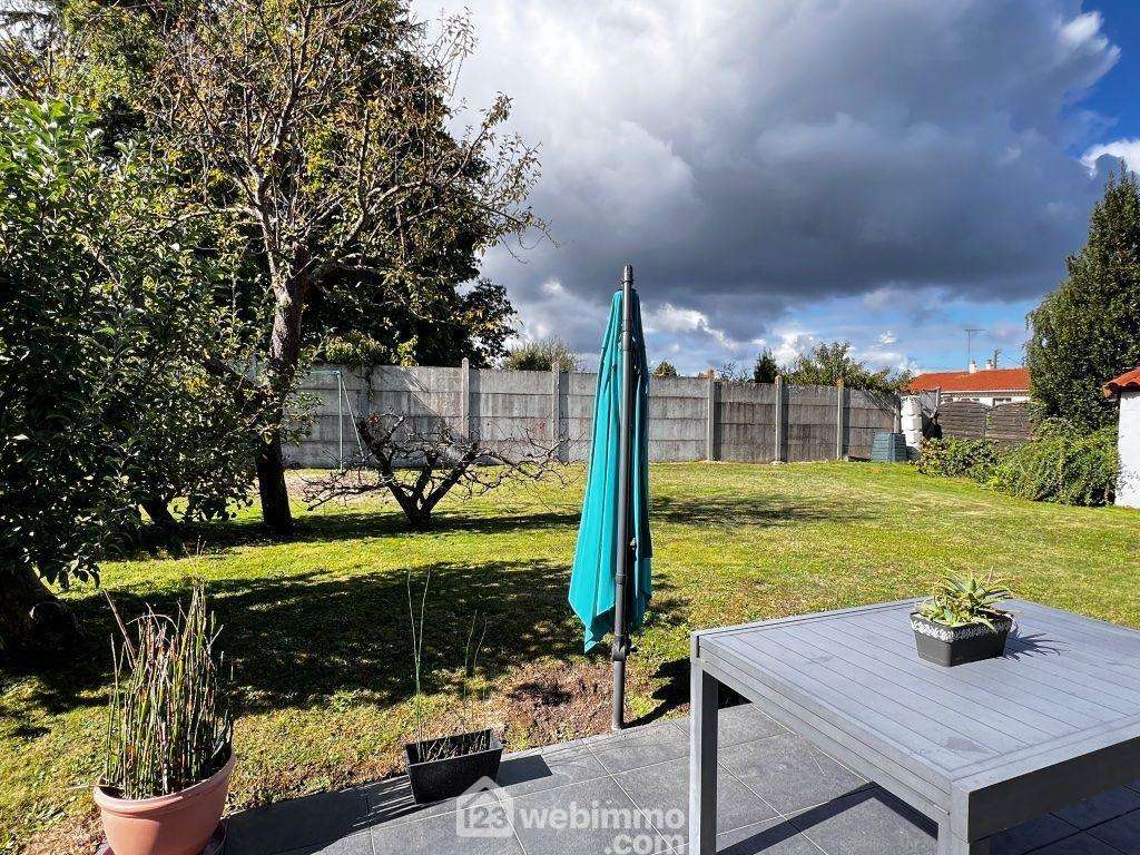 Accès à la terrasse et au jardin, - Maison à PARTHENAY