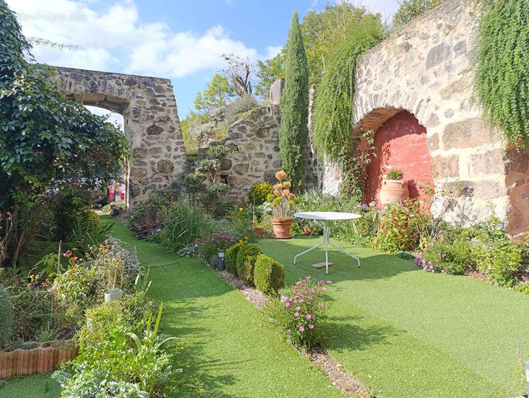 Maison à POLIGNAC