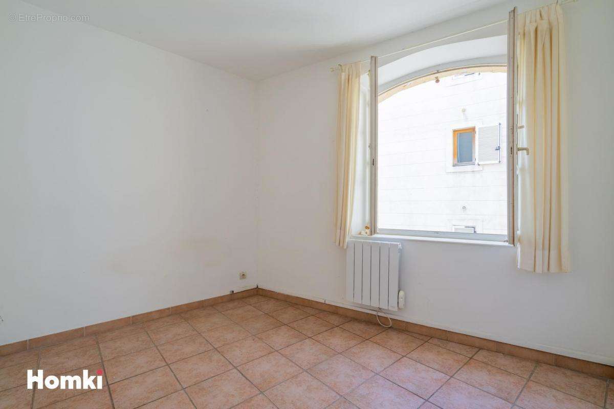 Appartement à MARSEILLE-2E