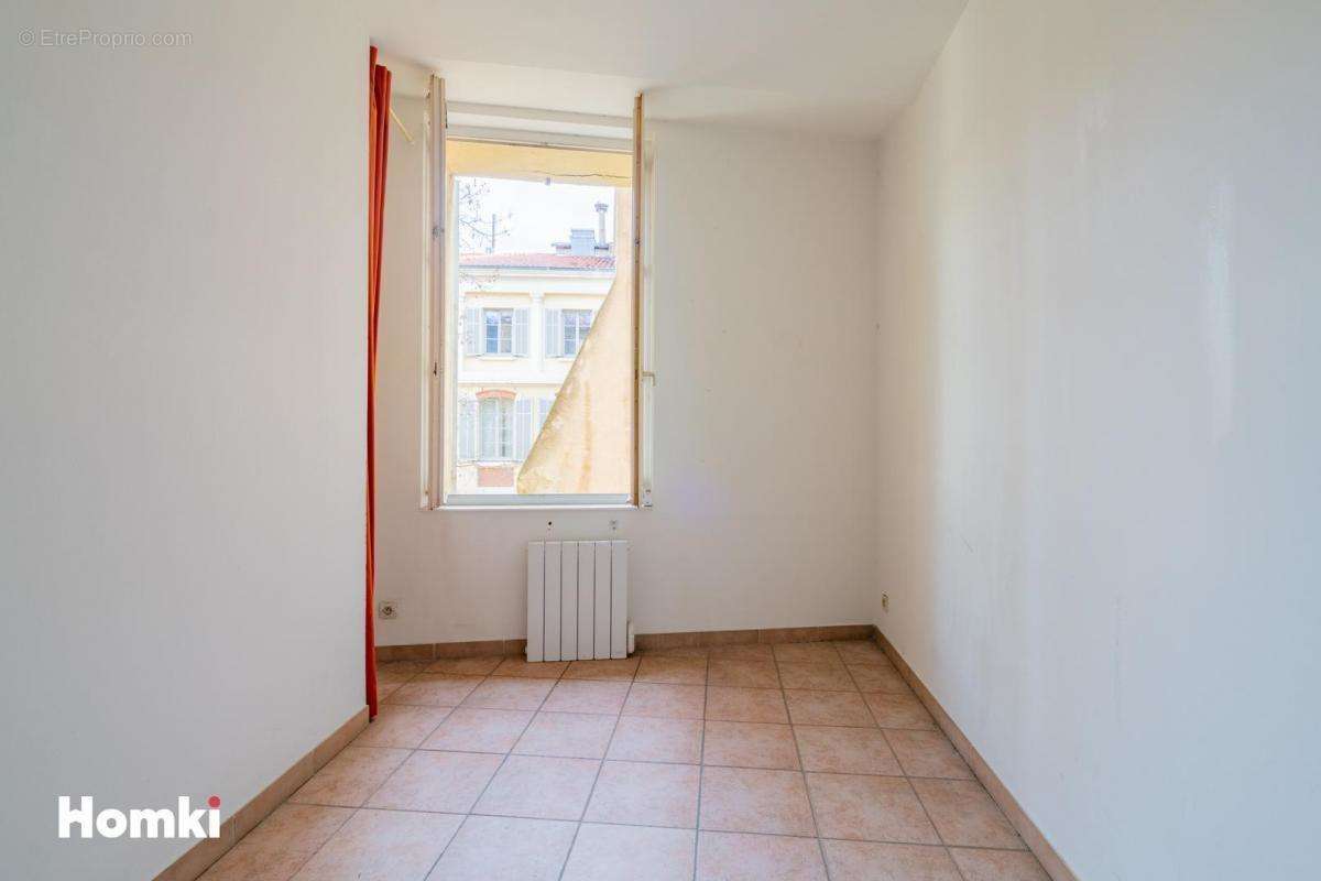 Appartement à MARSEILLE-2E