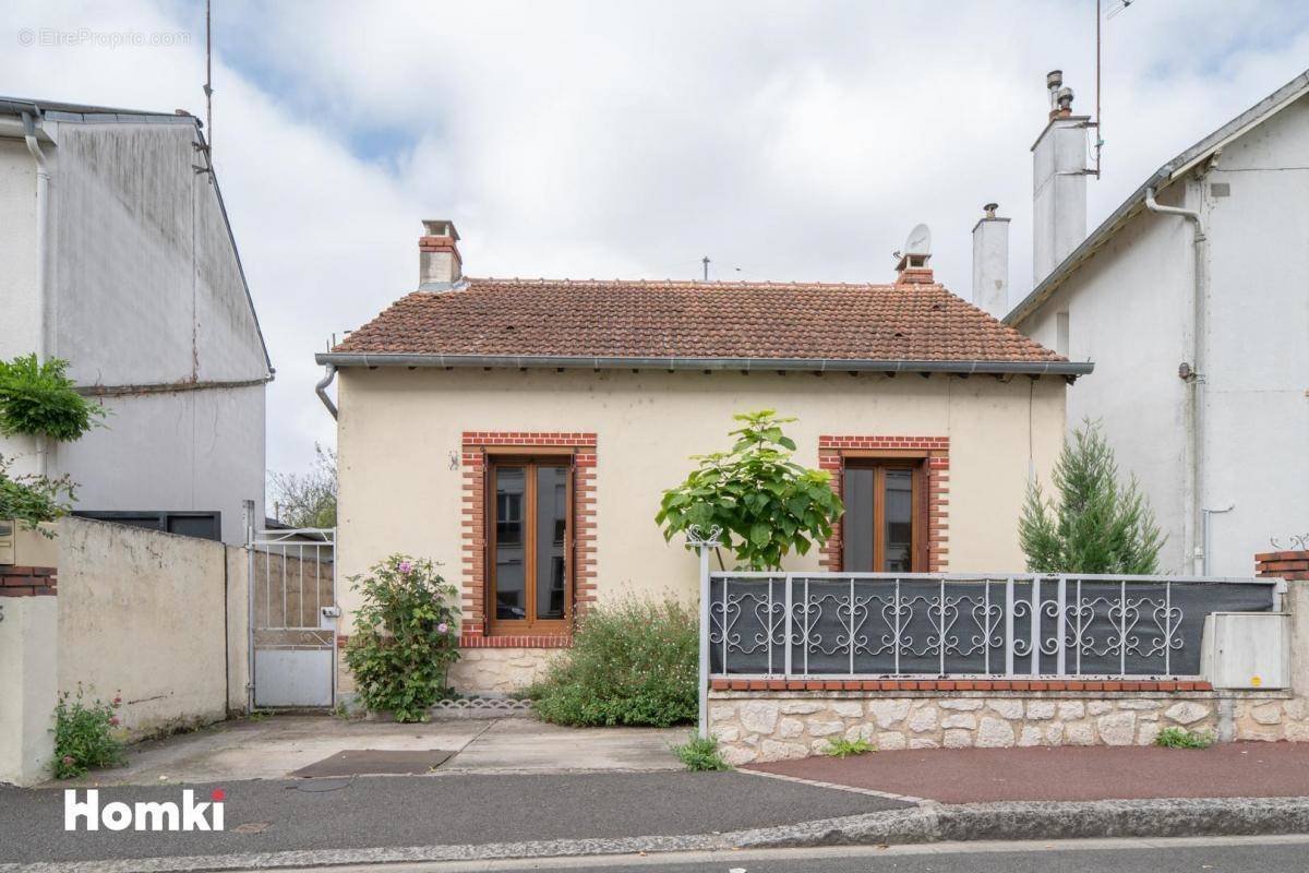 Maison à SAINT-JEAN-DE-LA-RUELLE