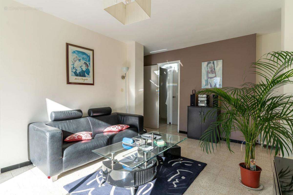 Appartement à MARSEILLE-9E