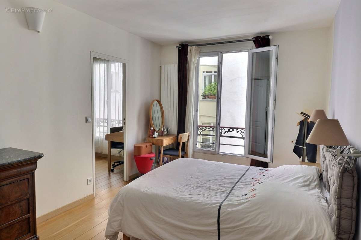 Appartement à NEUILLY-SUR-SEINE