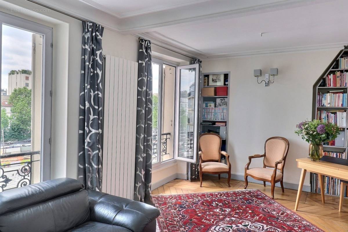 Appartement à NEUILLY-SUR-SEINE