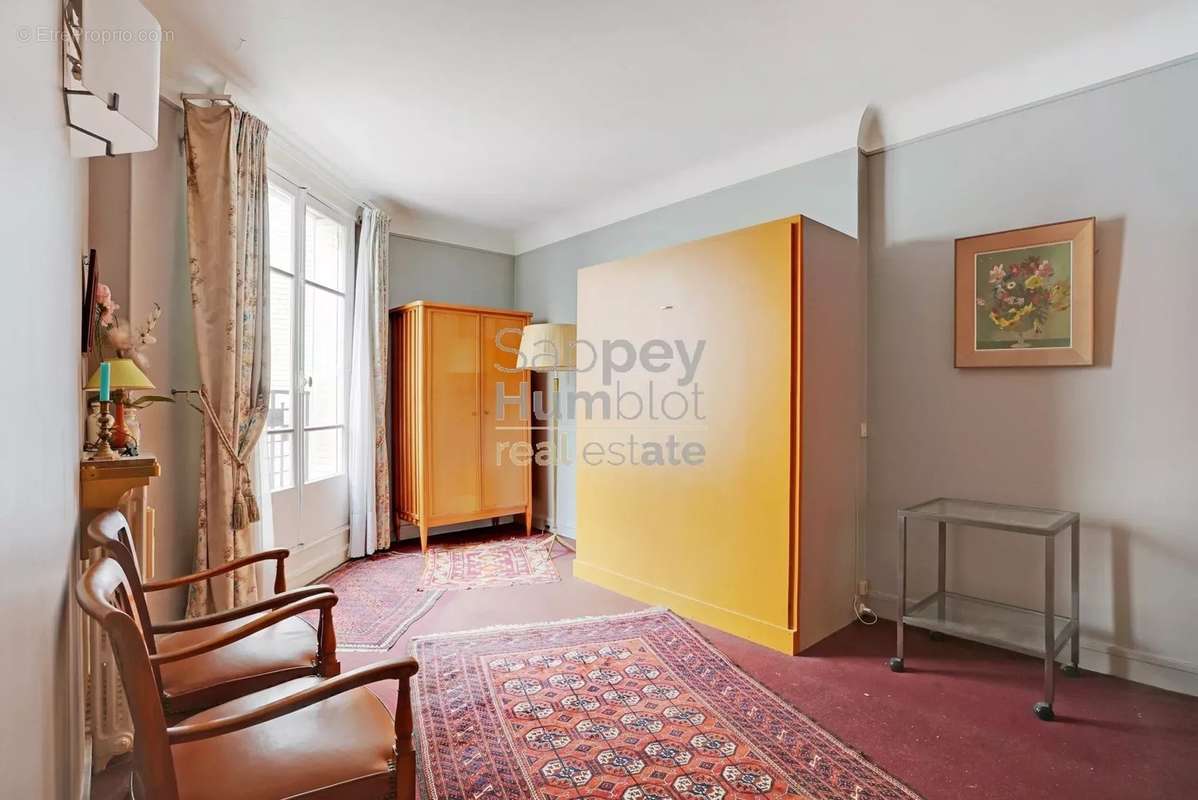 Appartement à PARIS-16E