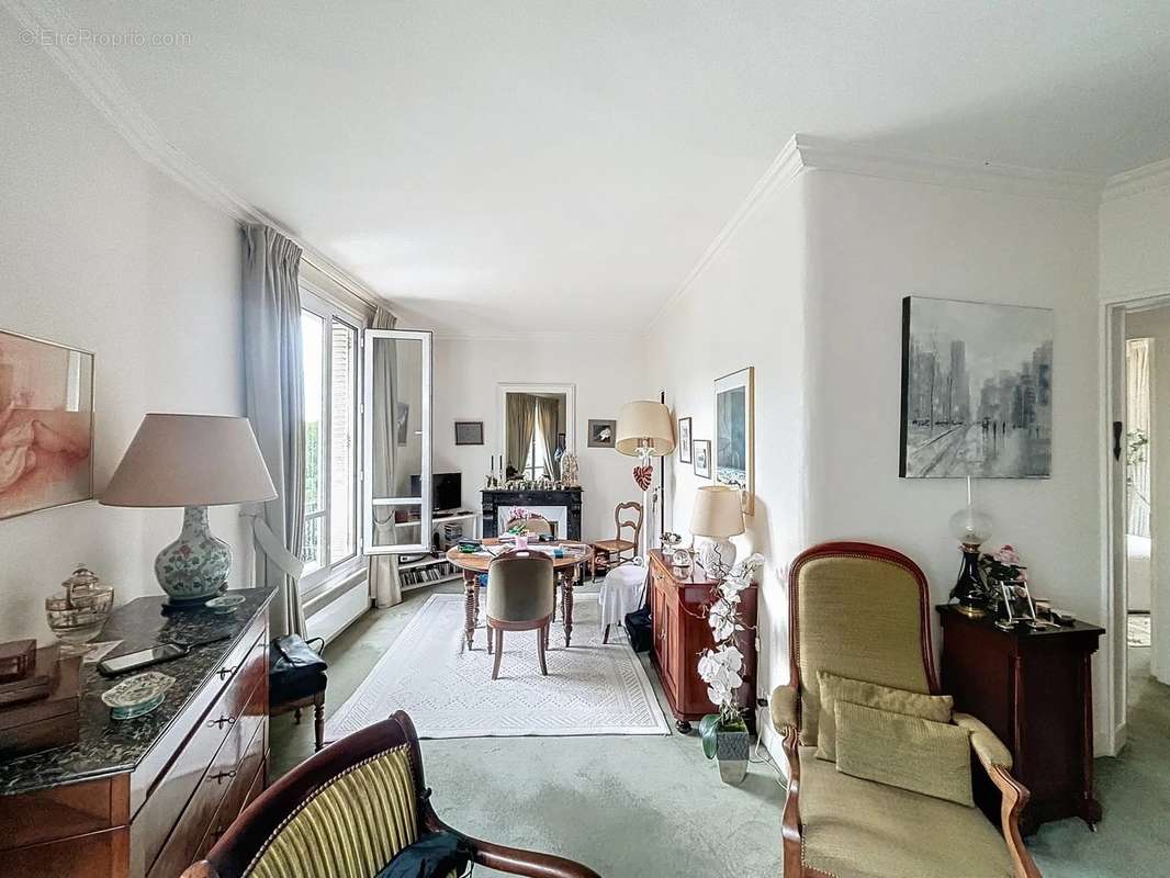 Appartement à NEUILLY-SUR-SEINE