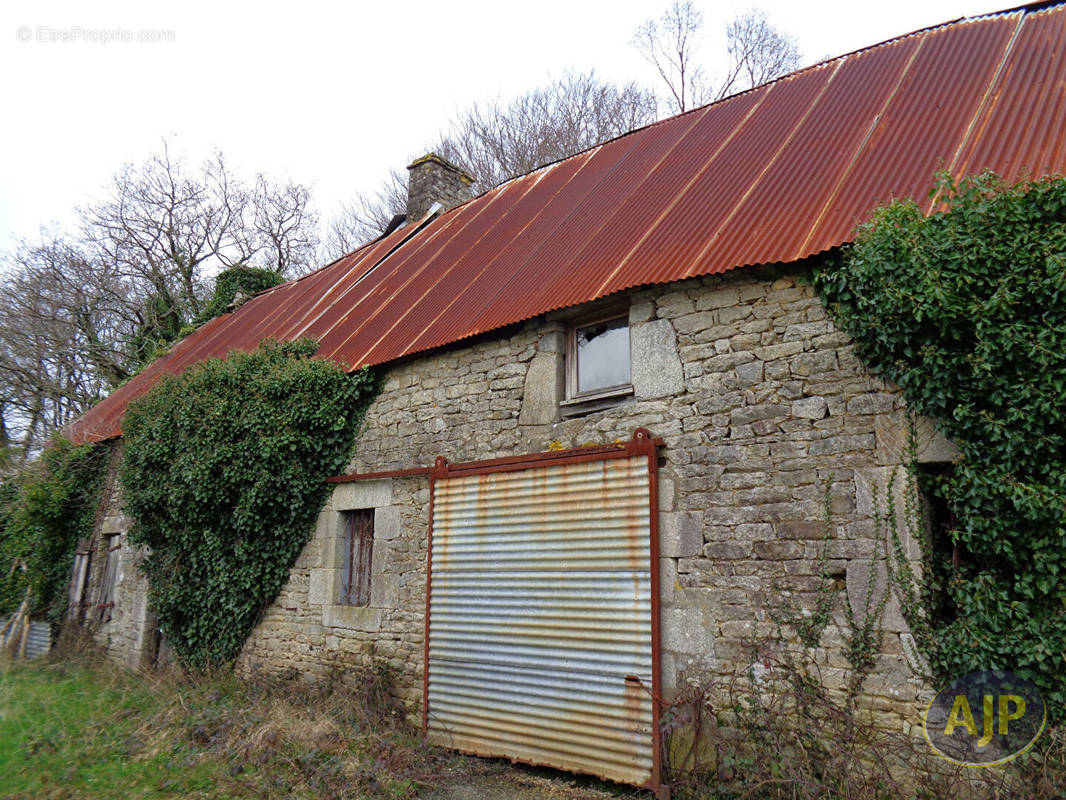 Maison à SAINT-AVE