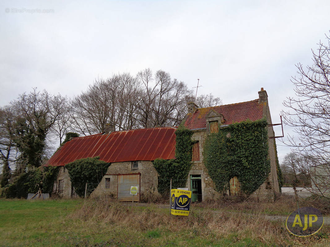 Maison à SAINT-AVE