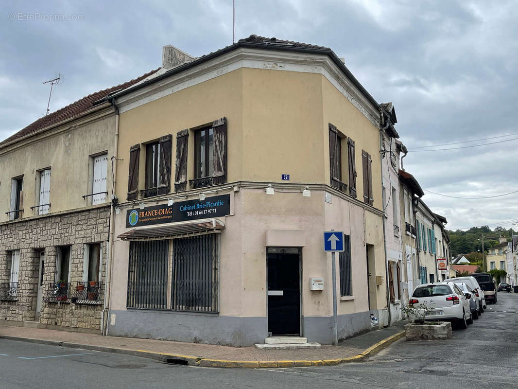 Appartement à COUILLY-PONT-AUX-DAMES