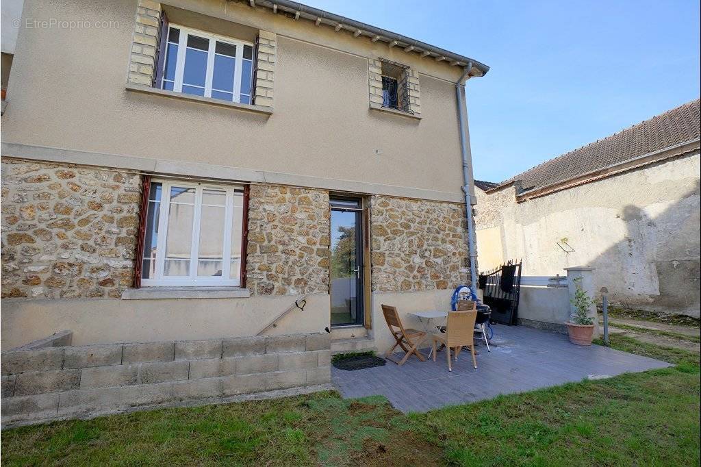 Maison à MEZIERES-SUR-SEINE