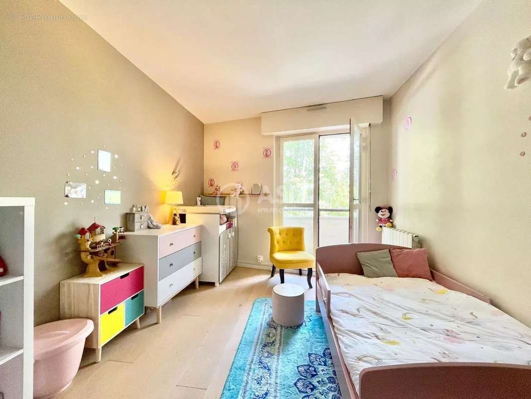 Appartement à COURBEVOIE