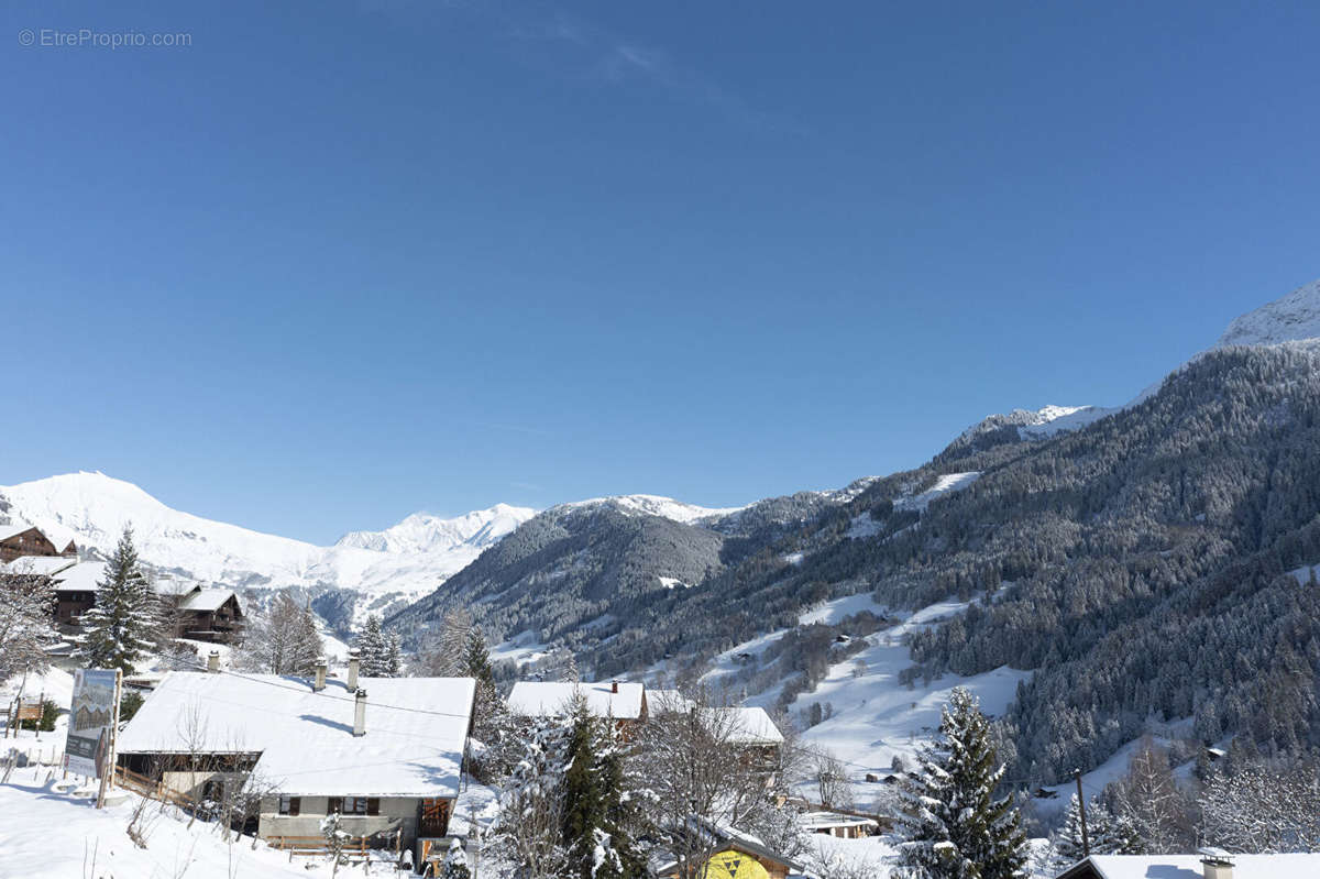 Appartement à HAUTELUCE