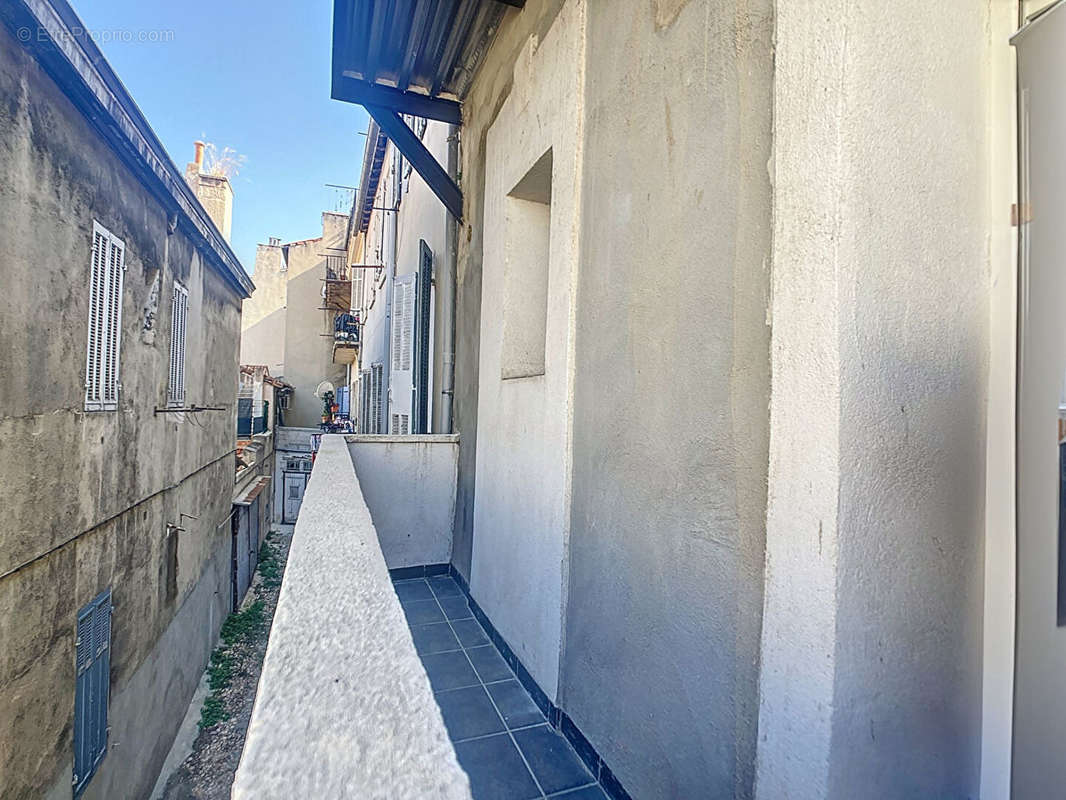 Appartement à MARSEILLE-3E