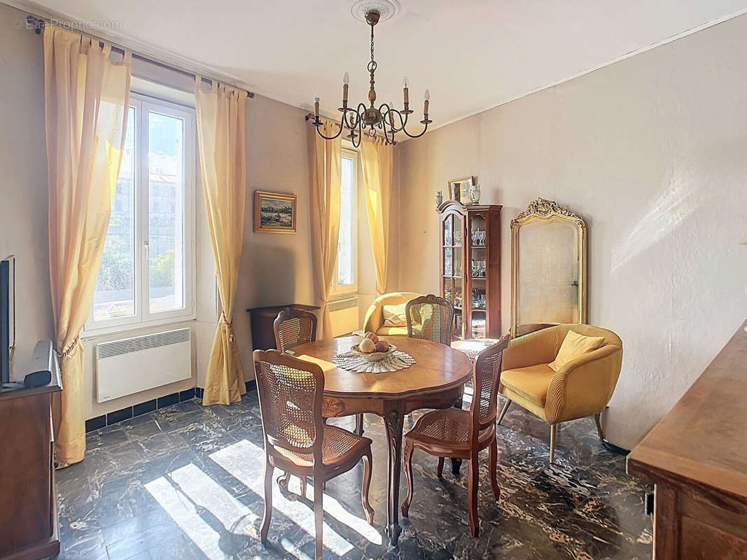 Appartement à MARSEILLE-3E