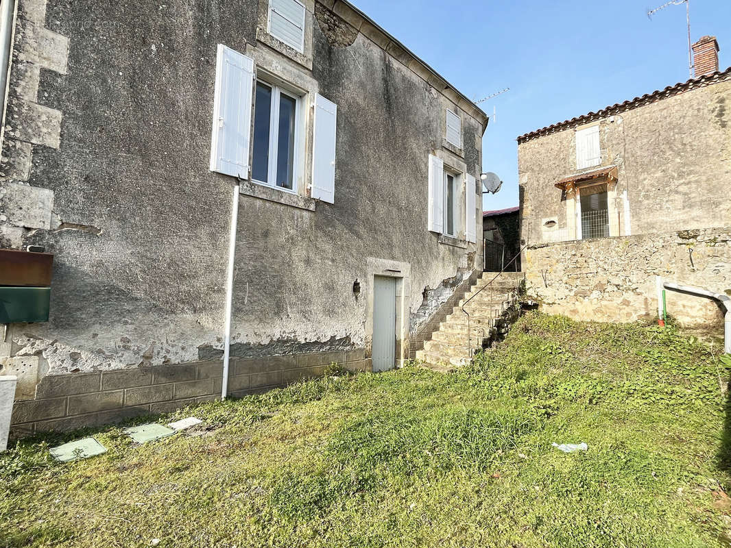 Maison à MARSAIS-SAINTE-RADEGONDE