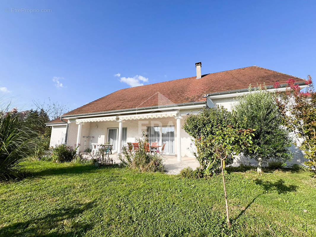 Maison à OUGNEY