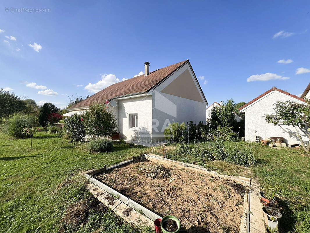 Maison à OUGNEY