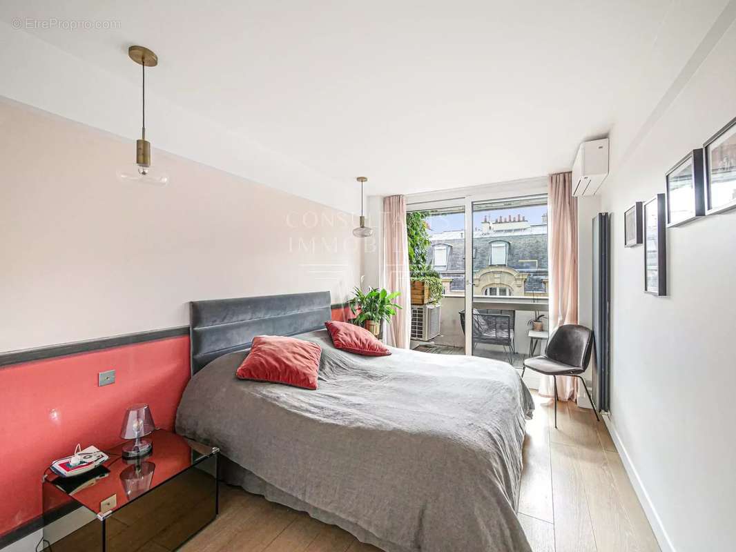 Appartement à PARIS-16E