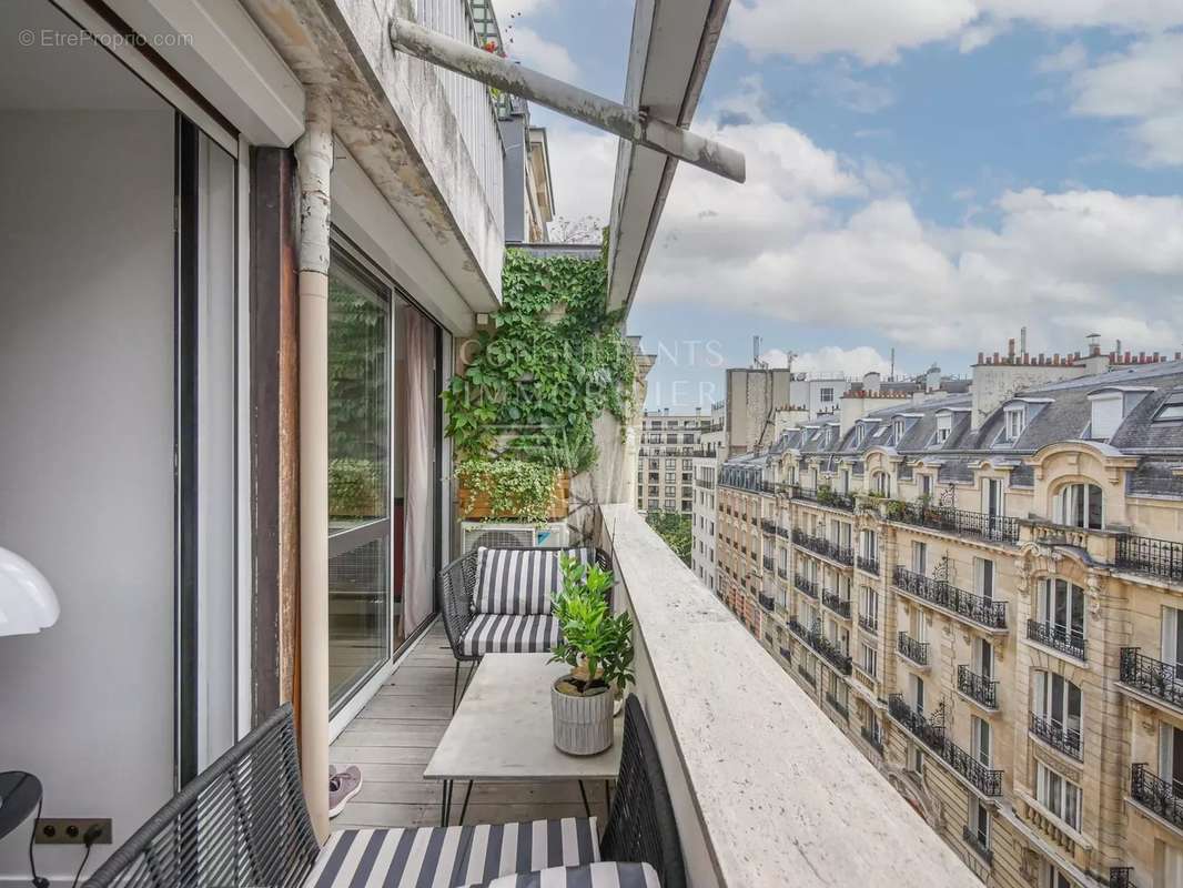 Appartement à PARIS-16E