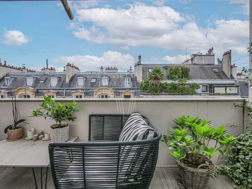 Appartement à PARIS-16E