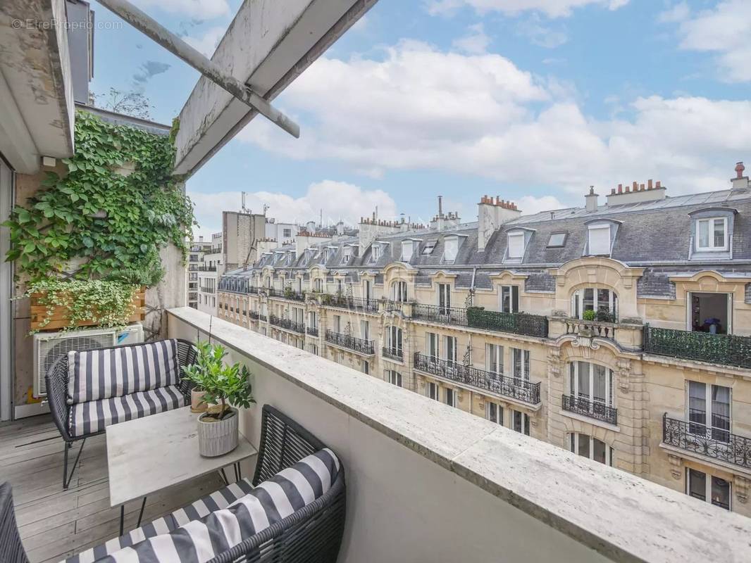 Appartement à PARIS-16E