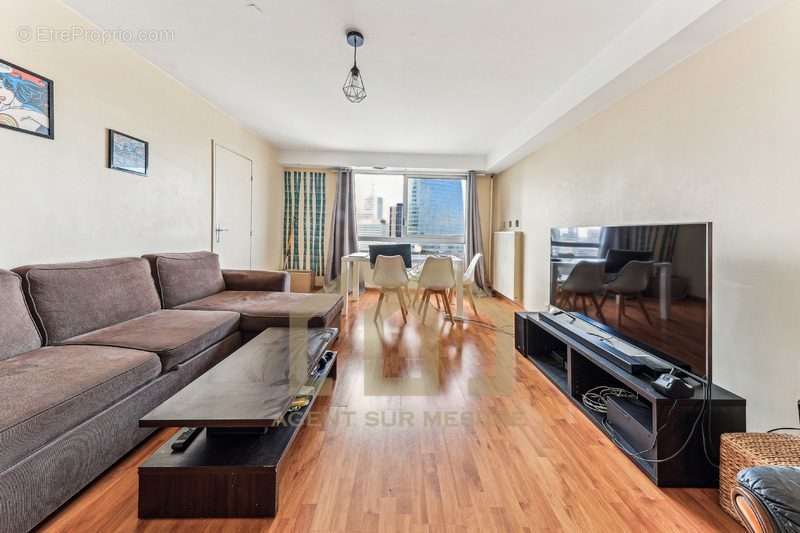 Appartement à COURBEVOIE